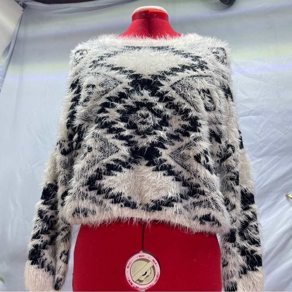 Crewneck
Cliche Aztec Sweaters